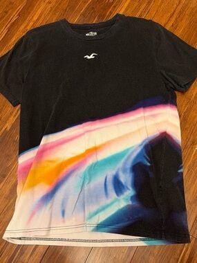 Hollister men’s Black Tee with Multicolor Wave Print